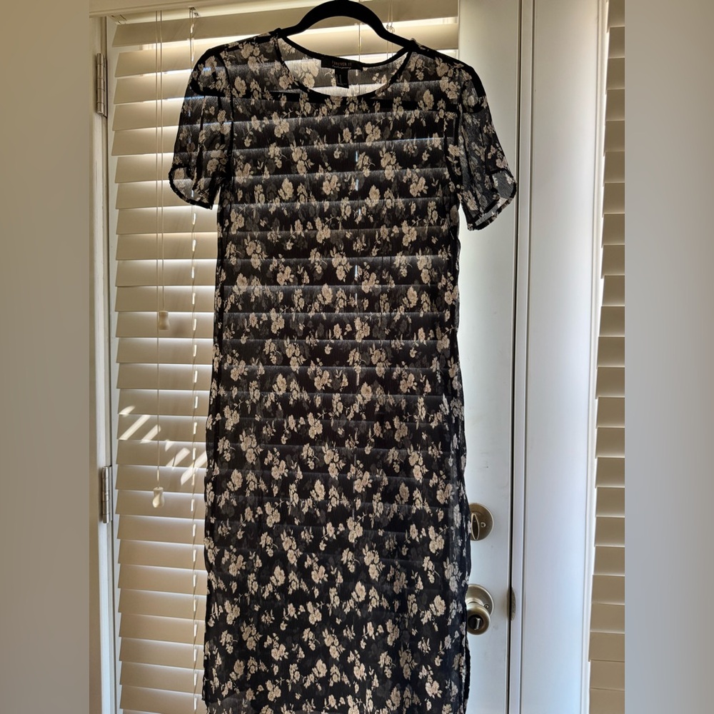Forever 21 Black and Cream Puff Sleeve Midi Dress